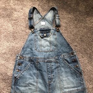 Reposh. Maternity overall shorts.